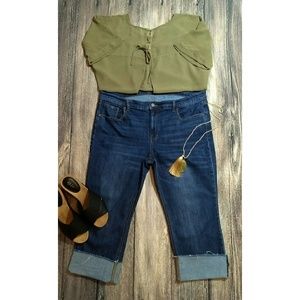 Old Navy Mid Rise Flare/Evase Cropped Jean Capris 🔥🔥combine 2+save 15%!! 🔥🔥